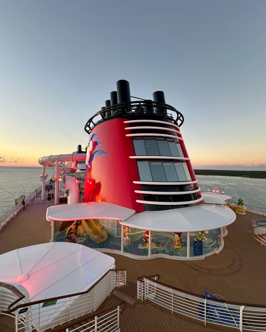 Here is a sneak preview of the new Disney Destiny cruise! Enjoy special character moments, incredible food, and shows that will blow the entire family away! 🛳️ ✨

Connect with our travel agency to plan a trip! ✨ #TravelBetter #DisneyCruiseLine #FamilyTravel #DisneyDestinyPreview